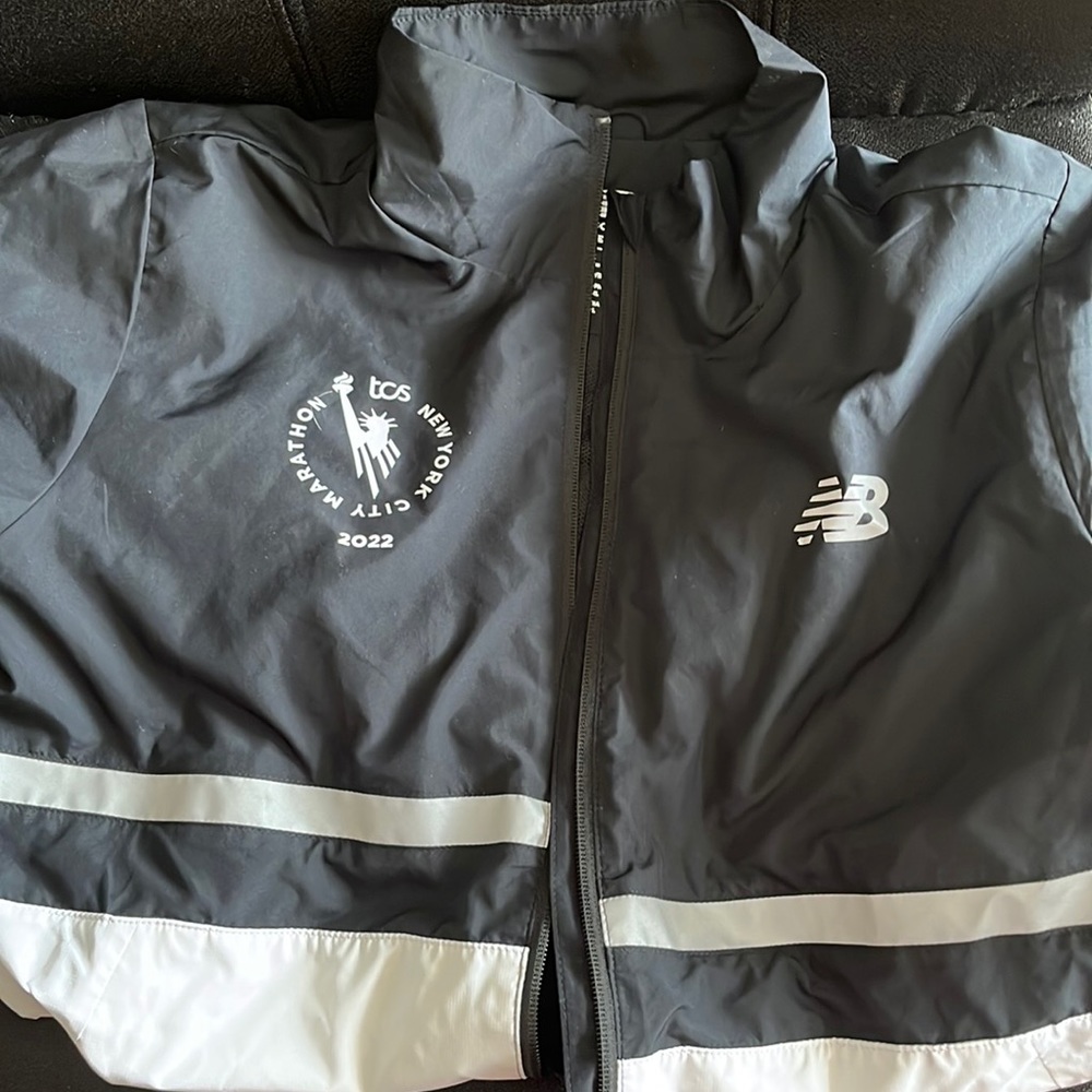 New York City marathon 2022 jacket size large black and white women’s size